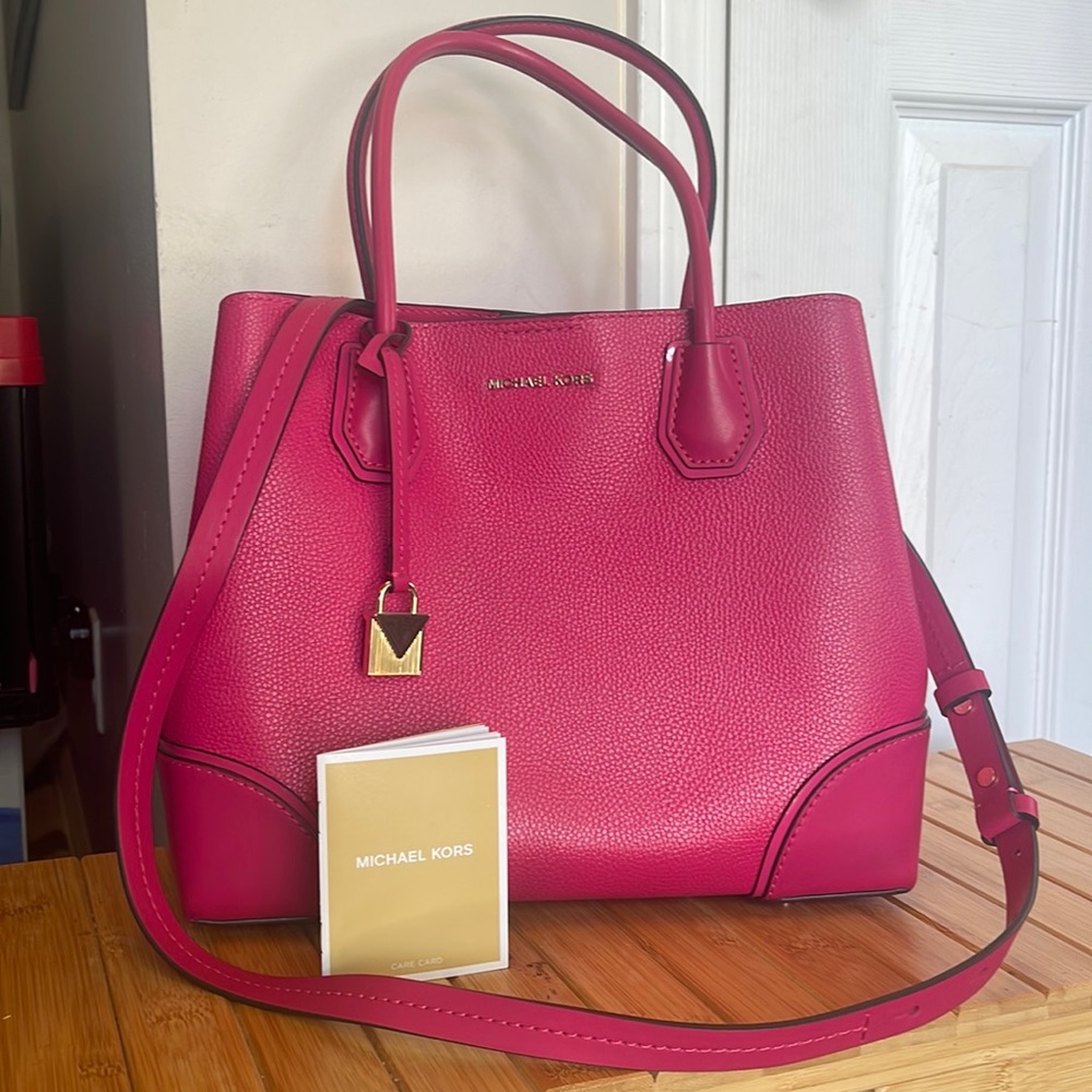 LIKE NEW MK PURSE